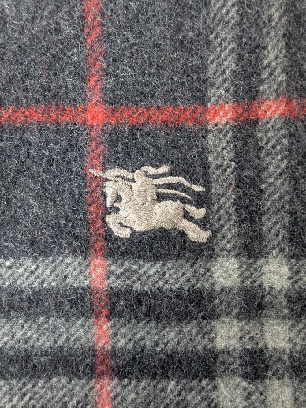 Luxury Burberry Gray 100% Lambswool Check Scarf Unisex - Picture 4 of 8